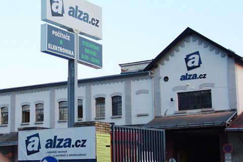 Európsky maloobchodný gigant Alza akceptuje pri platbách Bitcoiny, možno pridá Altcoiny.