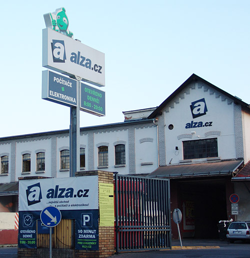 Európsky maloobchodný gigant Alza akceptuje pri platbách Bitcoiny, možno pridá Altcoiny.