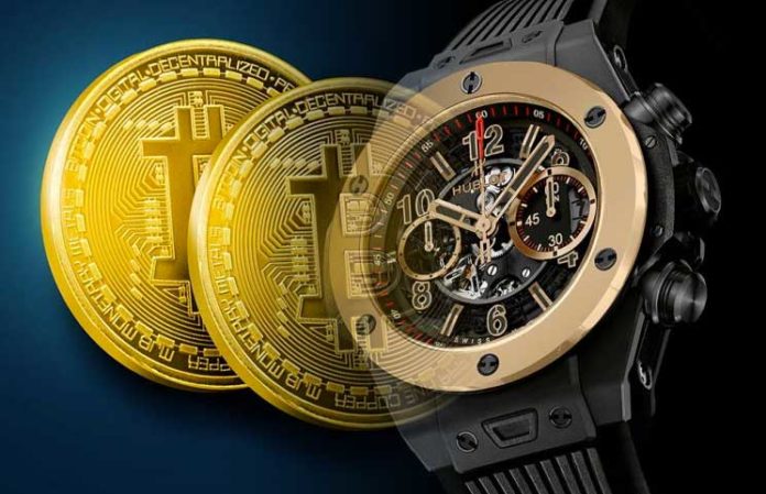 Švajčiarska luxusná značka Hublot odhalila svoje nové hodinky Big Bang Blockchain. Nový model bol vydaný na pamiatku nadchádzajúceho 10. výročia Bitcoinu (BTC). Podľa vyhlásenia spoločnosti Hublot: ,,Je to 210-kusová limitovaná edícia zakúpiteľná jedine za Bitcoin. Počet jednotiek symbolizuje skutočnosť, že počet BTC nikdy neprekročil 21 miliónov.