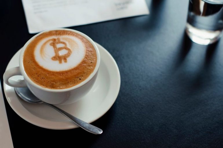 Nakupovanie pomocou kryptomien nie je vždy najjednoduchší zážitok. Aj vtedy, keď je cenová volatilita na vašej strane, môžu byť výdavky na finančné prostriedky strašidelné. Kryptomeny získavajú popularitu, ale mnohí obchodníci ich stále nie sú ochotní akceptovať- čo znamená, že sme nútení platiť starými, nudnými možnosťami- buď kartou alebo v hotovosti.